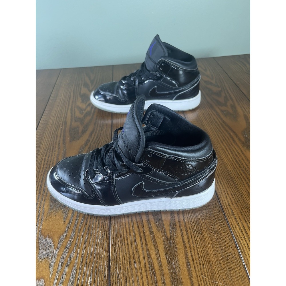 Nike Boys Air Jordan 1 Mid SE DV1337-004 Black Basketball Shoes Sneakers Sz 4.5Y